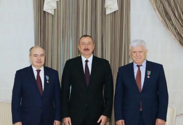 Prezident İlham Əliyev: Putinlə görüşdə münasibətlərimizə nəzər yetirdikdə aşkar etdik ki, həllini tələb edən heç bir məsələ yoxdur (FOTO) (YENİLƏNİB)