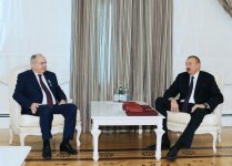 Prezident İlham Əliyev: Putinlə görüşdə münasibətlərimizə nəzər yetirdikdə aşkar etdik ki, həllini tələb edən heç bir məsələ yoxdur (FOTO) (YENİLƏNİB)