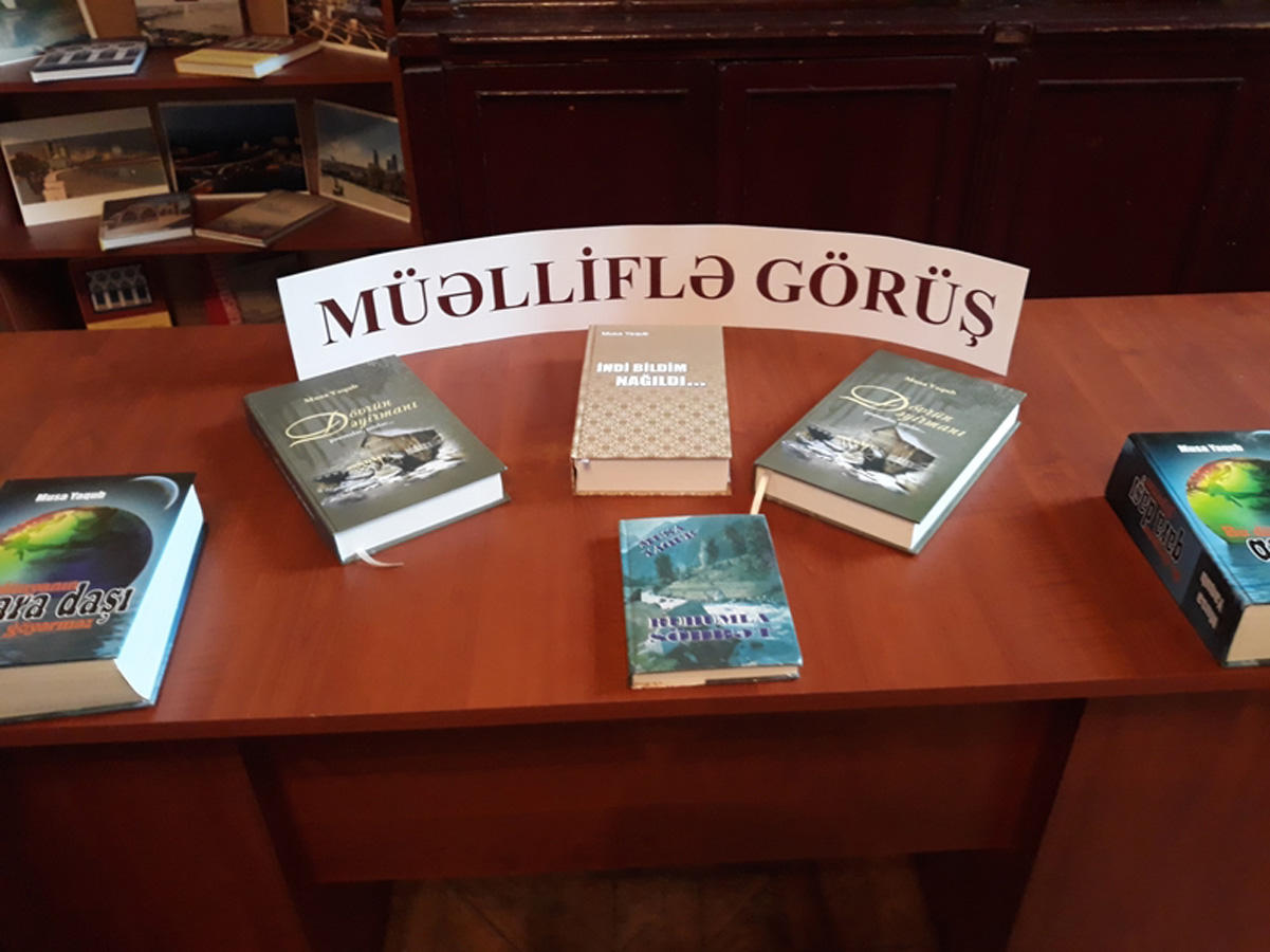 Şair Musa Yaqub kitabxanada oxucularla görüşüb (FOTO)