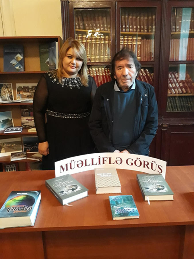 Şair Musa Yaqub kitabxanada oxucularla görüşüb (FOTO)