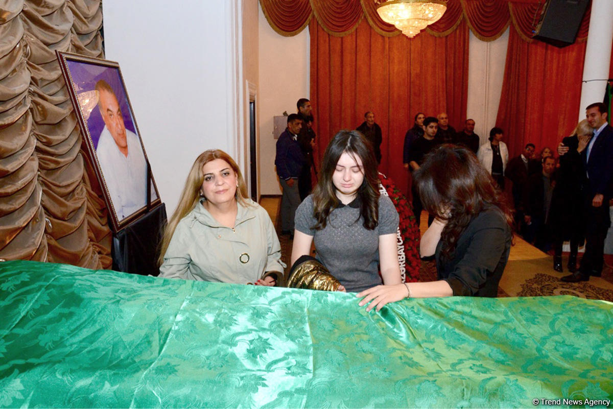 Rafiq Hüseynovla vida mərasimi keçirilir (FOTO)
