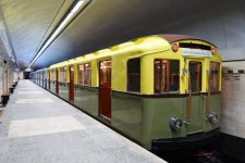 Prezident İlham Əliyev Bakı Metropoliteninin retro vaqonları ilə tanış olub (FOTO) (YENİLƏNİB)