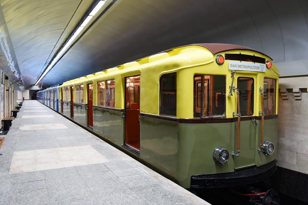 Prezident İlham Əliyev Bakı Metropoliteninin retro vaqonları ilə tanış olub (FOTO) (YENİLƏNİB)