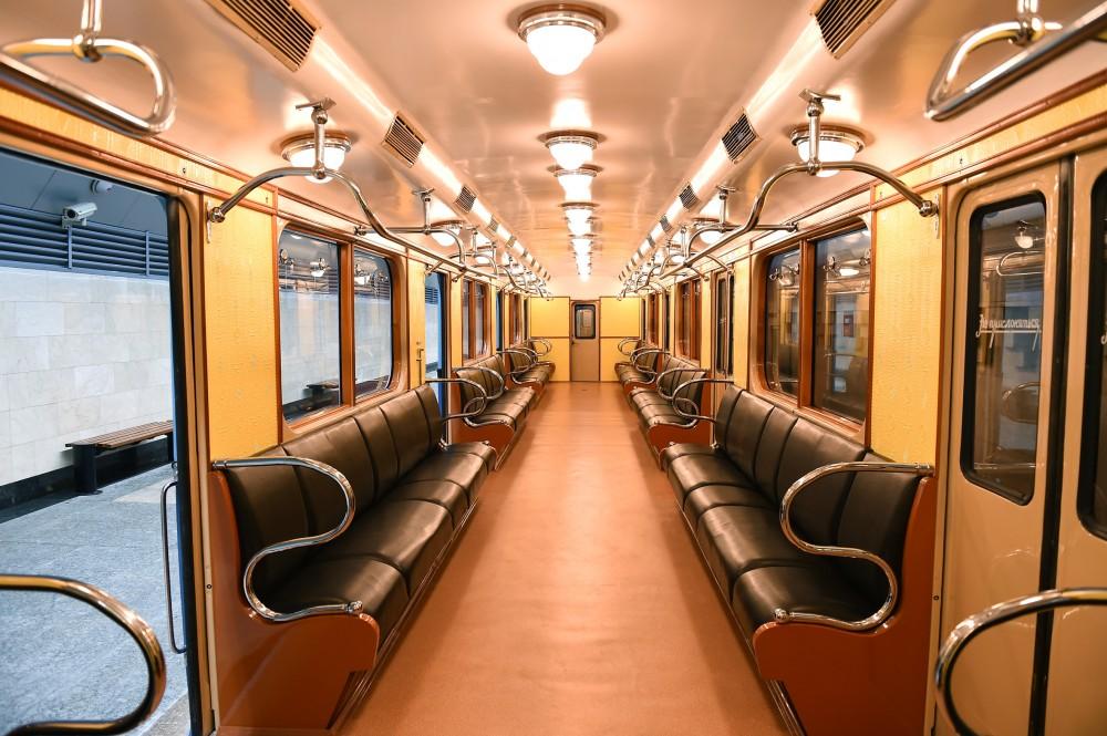 Prezident İlham Əliyev Bakı Metropoliteninin retro vaqonları ilə tanış olub (FOTO) (YENİLƏNİB)