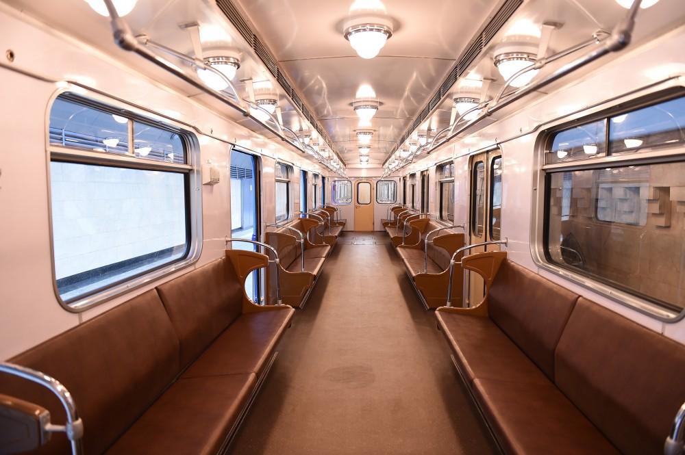 Prezident İlham Əliyev Bakı Metropoliteninin retro vaqonları ilə tanış olub (FOTO) (YENİLƏNİB)