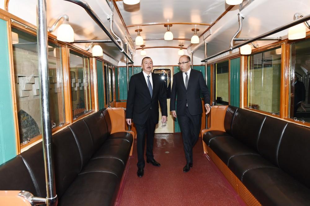 Prezident İlham Əliyev Bakı Metropoliteninin retro vaqonları ilə tanış olub (FOTO) (YENİLƏNİB)