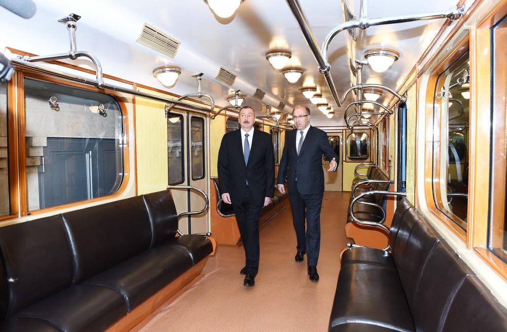 Prezident İlham Əliyev Bakı Metropoliteninin retro vaqonları ilə tanış olub (FOTO) (YENİLƏNİB)