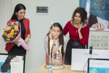 Nitq və eşitmə məhdudiyyətli qızlar üçün İKT təlimlərinə start verilib (FOTO)