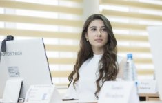 Nitq və eşitmə məhdudiyyətli qızlar üçün İKT təlimlərinə start verilib (FOTO)