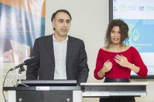Nitq və eşitmə məhdudiyyətli qızlar üçün İKT təlimlərinə start verilib (FOTO)