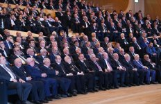 Prezident İlham Əliyev Azərbaycanda iki milyard ton neft hasilatı münasibətilə keçirilən mərasimdə iştirak edib (YENİLƏNİB-3) (FOTO)