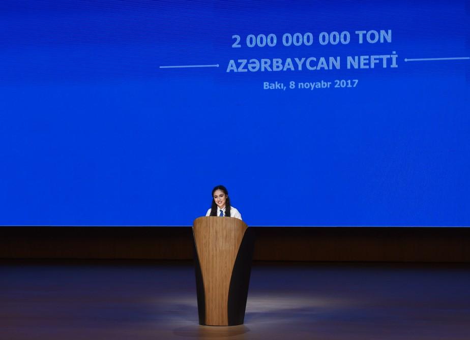 Prezident İlham Əliyev Azərbaycanda iki milyard ton neft hasilatı münasibətilə keçirilən mərasimdə iştirak edib (YENİLƏNİB-3) (FOTO)