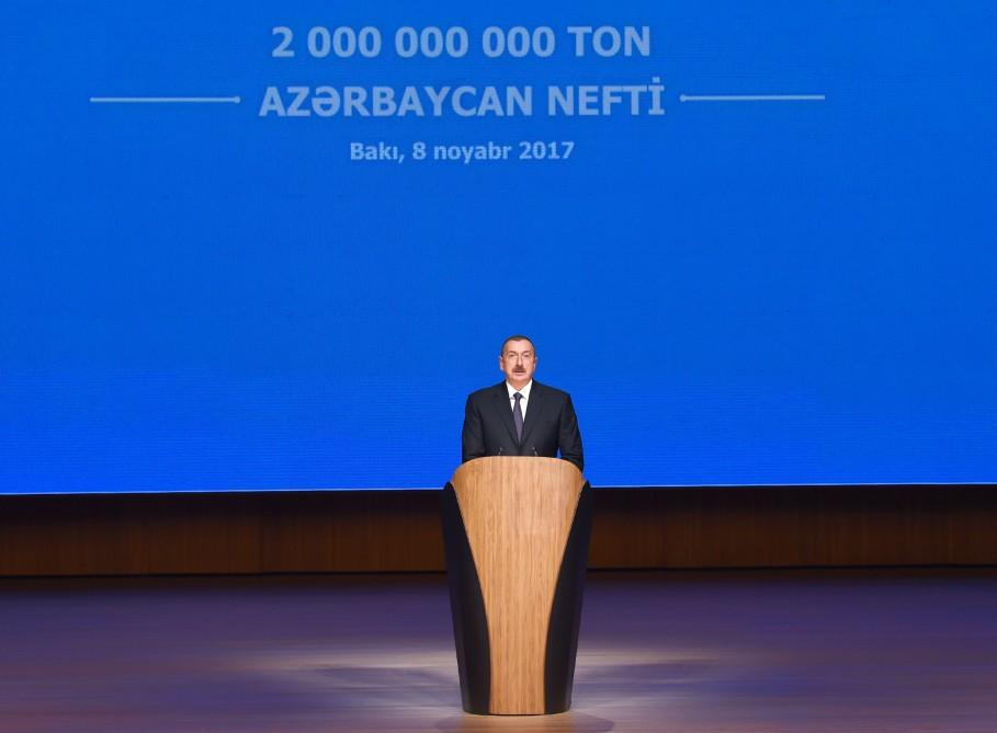 Prezident İlham Əliyev Azərbaycanda iki milyard ton neft hasilatı münasibətilə keçirilən mərasimdə iştirak edib (YENİLƏNİB-3) (FOTO)