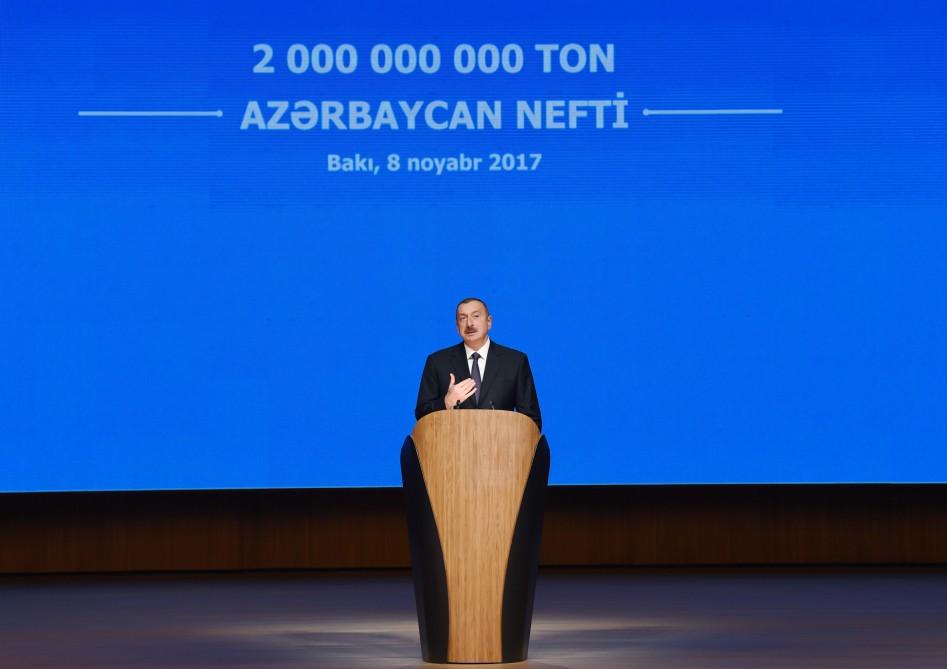 Prezident İlham Əliyev Azərbaycanda iki milyard ton neft hasilatı münasibətilə keçirilən mərasimdə iştirak edib (YENİLƏNİB-3) (FOTO)
