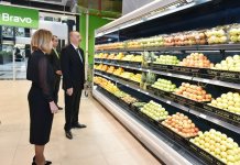 Prezident İlham Əliyev “Gəncə Mall” Ticarət Mərkəzində yaradılan şəraitlə tanış olub (FOTO)