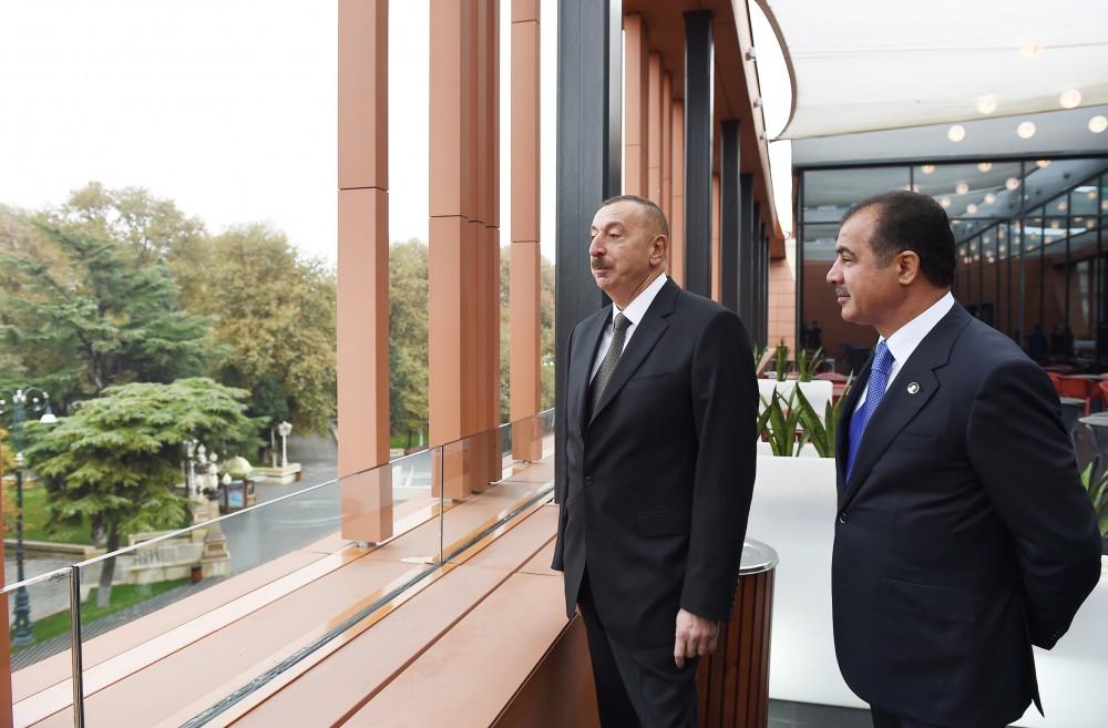 Prezident İlham Əliyev “Gəncə Mall” Ticarət Mərkəzində yaradılan şəraitlə tanış olub (FOTO)