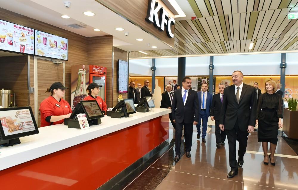 Prezident İlham Əliyev “Gəncə Mall” Ticarət Mərkəzində yaradılan şəraitlə tanış olub (FOTO)