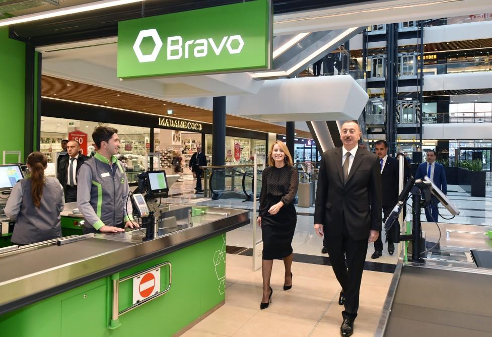 Prezident İlham Əliyev “Gəncə Mall” Ticarət Mərkəzində yaradılan şəraitlə tanış olub (FOTO)
