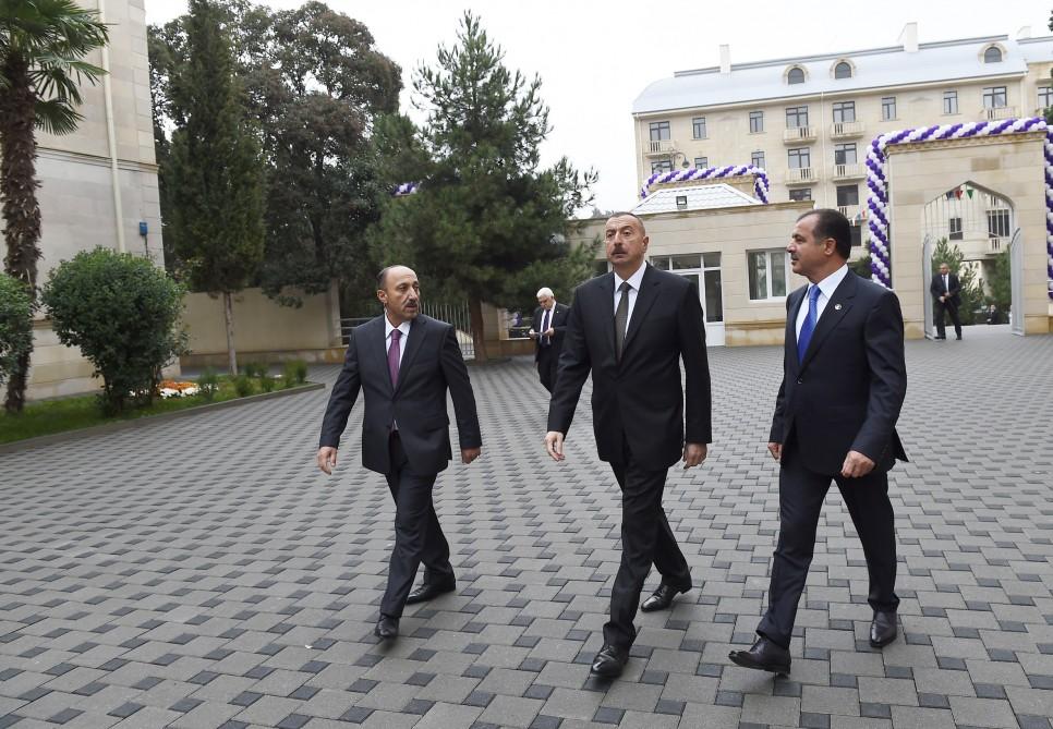Prezident İlham Əliyev Gəncə şəhər 1 saylı tam orta məktəbdə yenidənqurmadan sonra yaradılan şəraitlə tanış olub (FOTO)