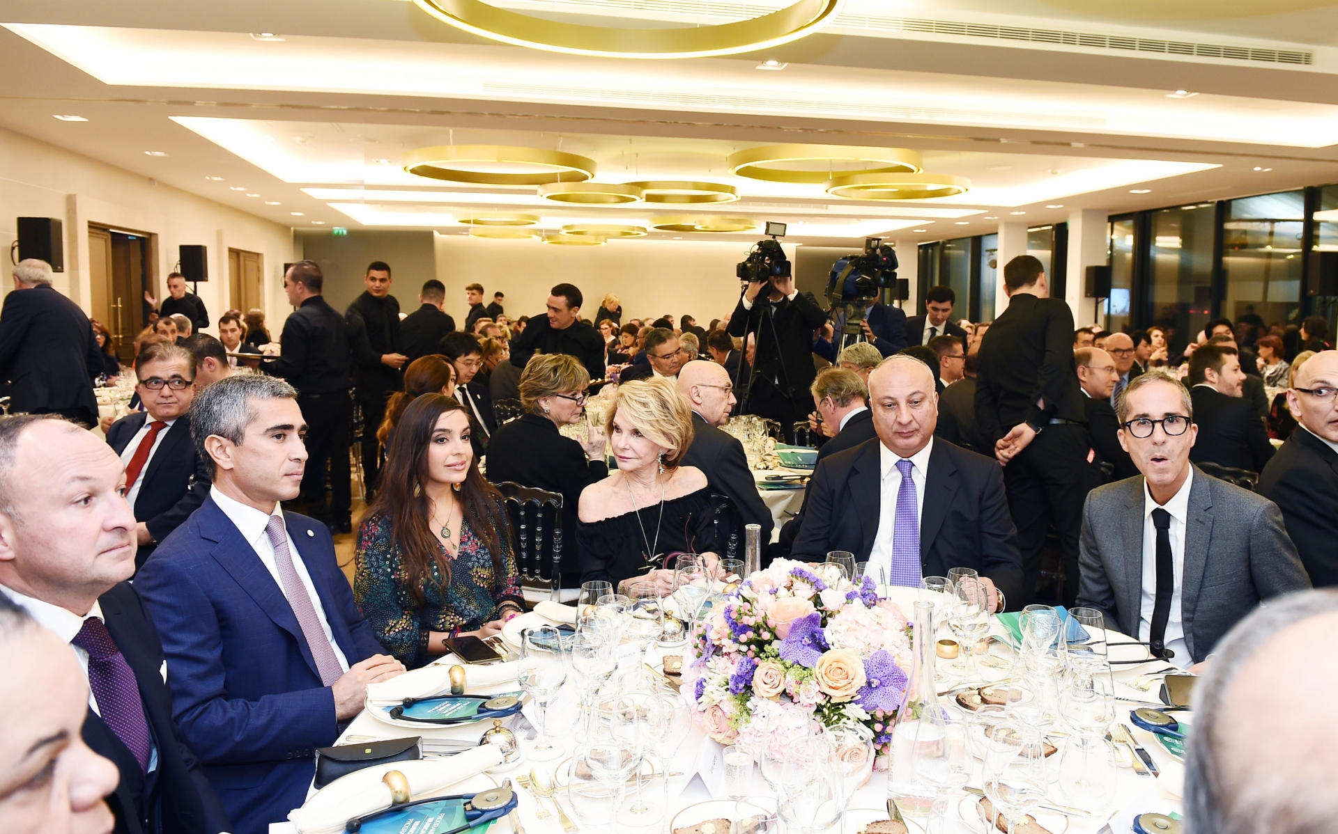 Birinci vitse-prezident Mehriban Əliyeva Parisdə Bakının “Expo 2025” Sərgisinə namizəd şəhər olması şərəfinə təşkil edilən qəbulda iştirak edib (FOTO) (YENİLƏNİB)
