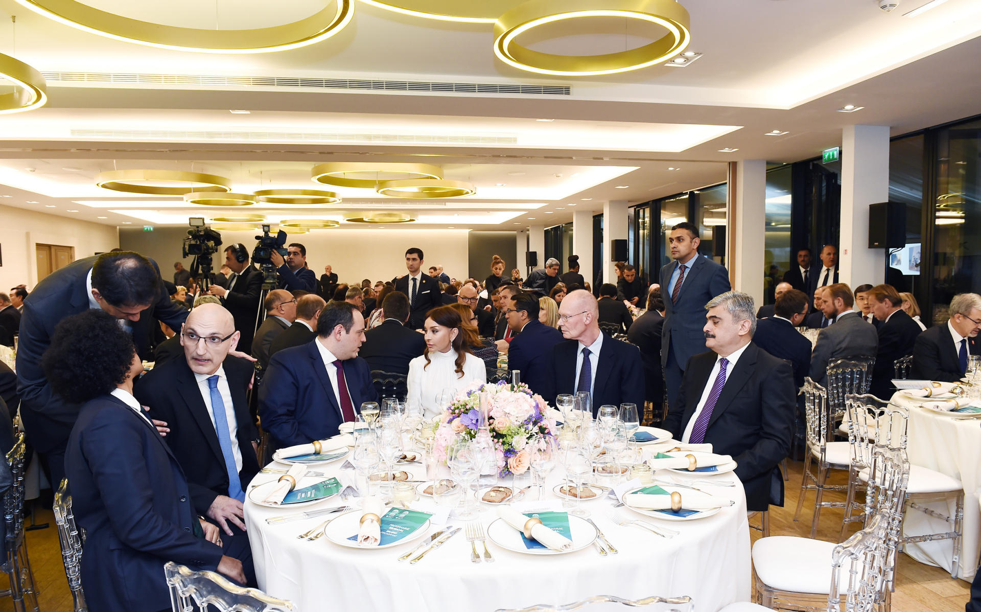 Birinci vitse-prezident Mehriban Əliyeva Parisdə Bakının “Expo 2025” Sərgisinə namizəd şəhər olması şərəfinə təşkil edilən qəbulda iştirak edib (FOTO) (YENİLƏNİB)