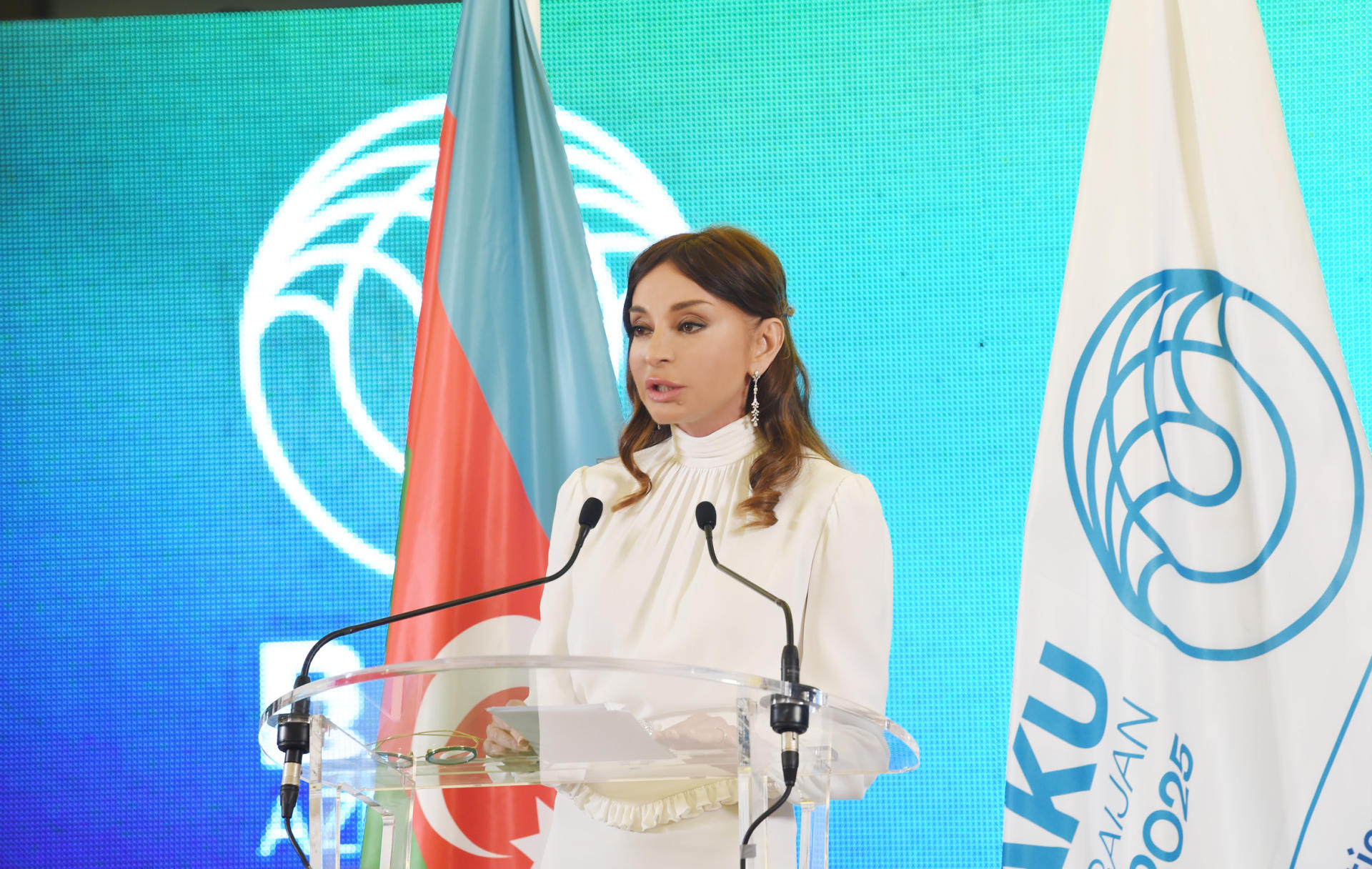 Birinci vitse-prezident Mehriban Əliyeva Parisdə Bakının “Expo 2025” Sərgisinə namizəd şəhər olması şərəfinə təşkil edilən qəbulda iştirak edib (FOTO) (YENİLƏNİB)