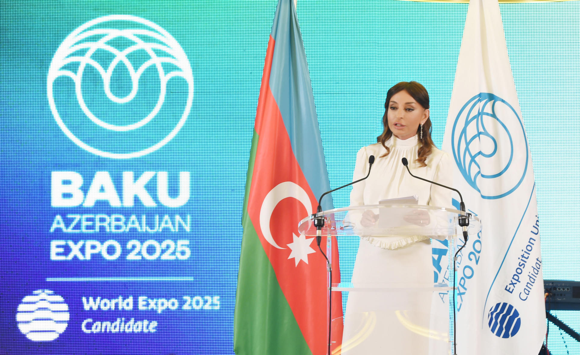 Birinci vitse-prezident Mehriban Əliyeva Parisdə Bakının “Expo 2025” Sərgisinə namizəd şəhər olması şərəfinə təşkil edilən qəbulda iştirak edib (FOTO) (YENİLƏNİB)