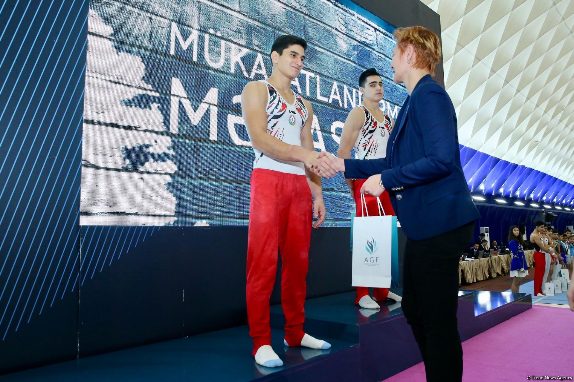 İdman və akrobatika gimnastikası üzrə Azərbaycan çempionatlarının ikinci günün qalibləri mükafatlandırılıb (FOTO)