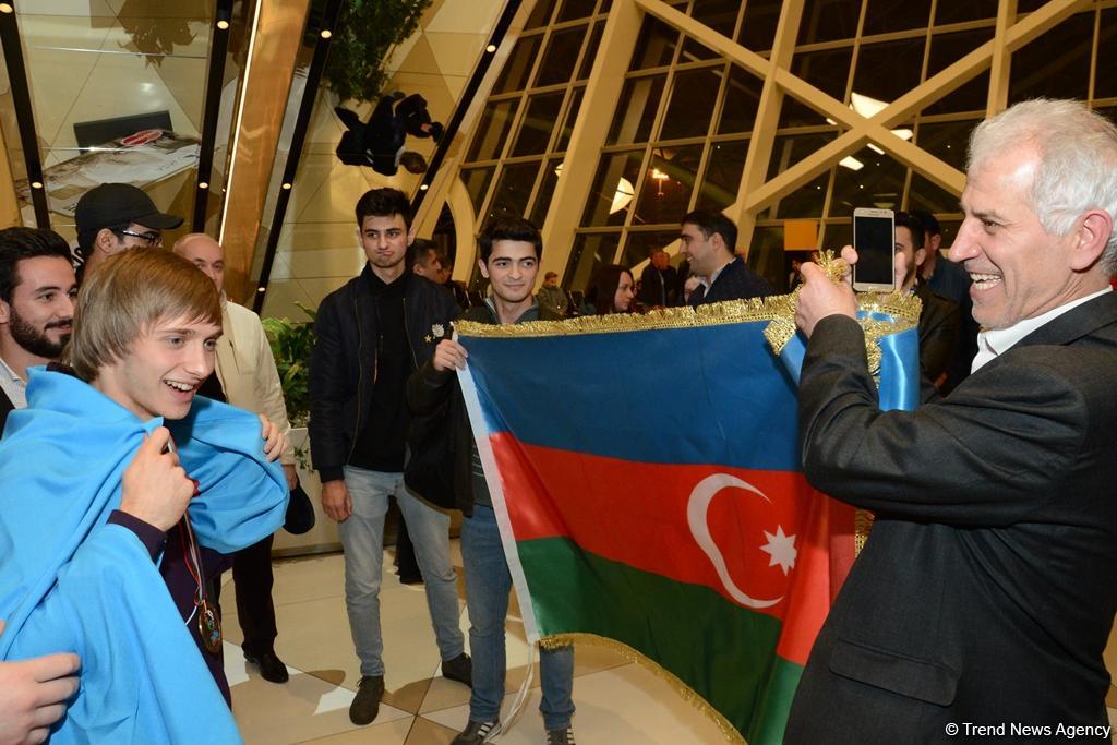 Dünya birincisi Mixail Malkin Bakıya qayıdıb (FOTO)