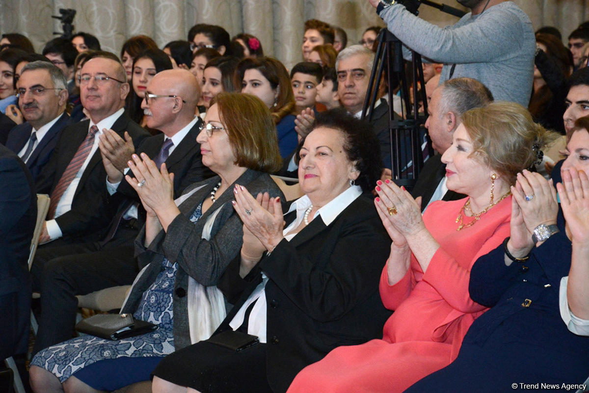 Bakıda Azərbaycan Uşaqlarının IV Ümumrespublika Forumu keçirilir (FOTO)