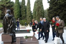 YAP-ın rəhbərliyi və üzvləri ümummilli lider Heydər Əliyevin xatirəsini yad ediblər (FOTO)
