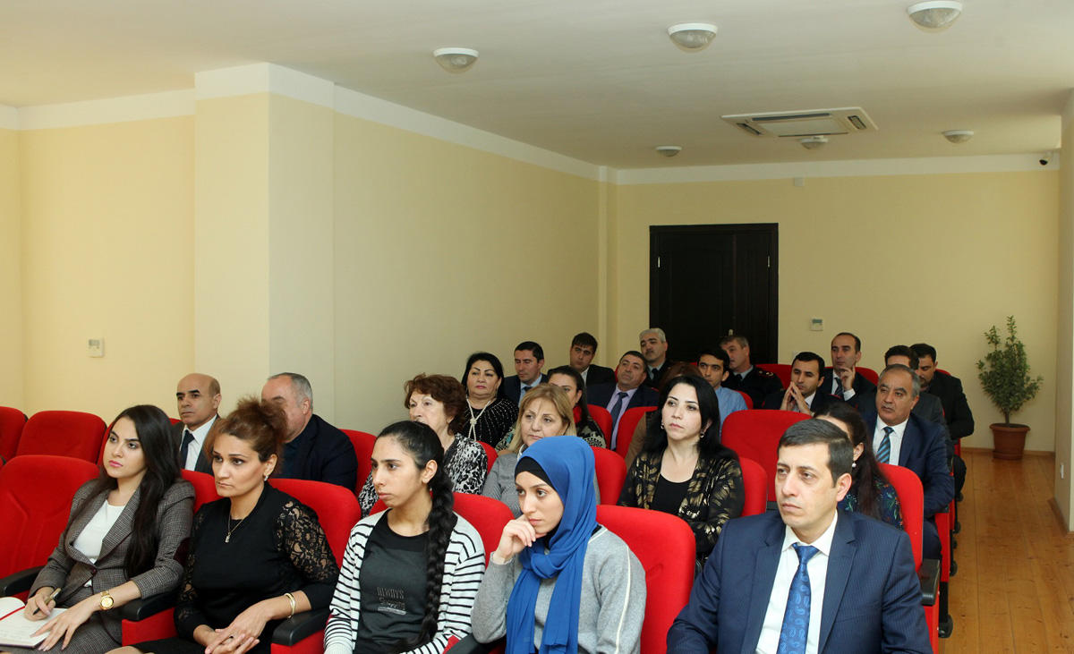 Baxımsız, kimsəsiz və yetkinlik yaşına çatmayanların sığınacaqlara yerləşdirilməsi müzakirə edilib (FOTO)