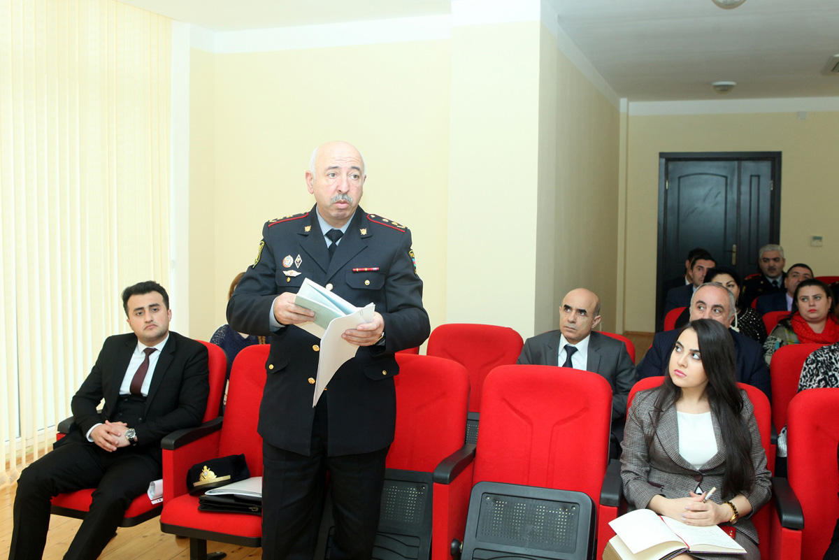 Baxımsız, kimsəsiz və yetkinlik yaşına çatmayanların sığınacaqlara yerləşdirilməsi müzakirə edilib (FOTO)