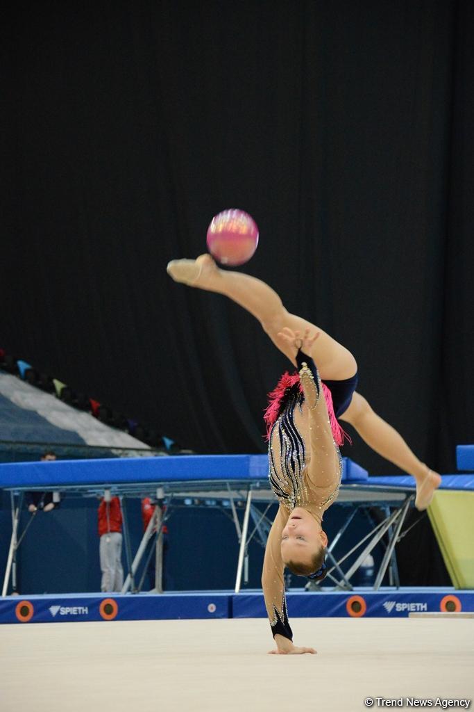 4 gimnastika növü üzrə Azərbaycan çempionatı və Bakı birinciliyinin sonuncu gününə start götürüb (FOTO)