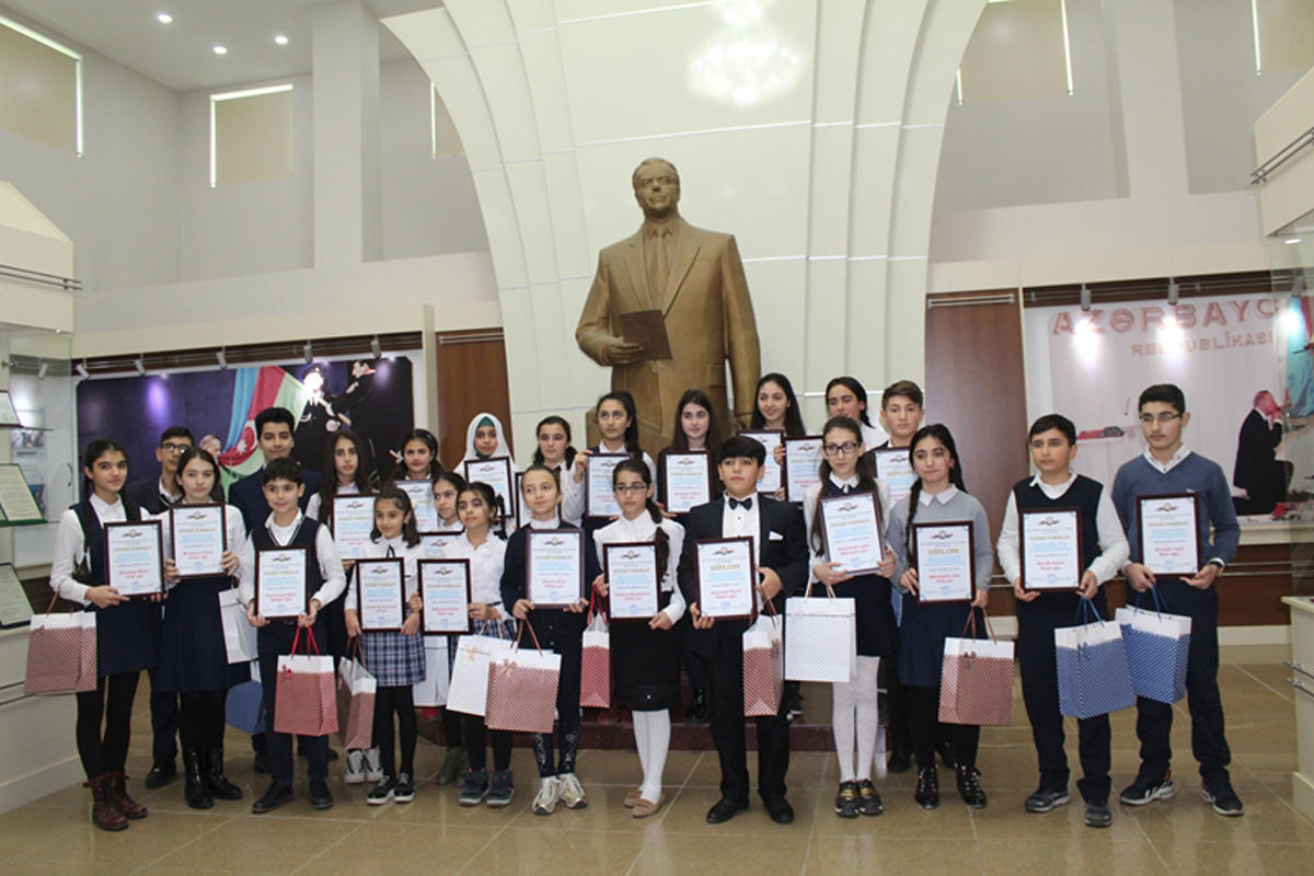 Molla Pənah Vaqifə həsr olunmuş müsabiqə qalibləri mükafatlandırılıb (FOTO)