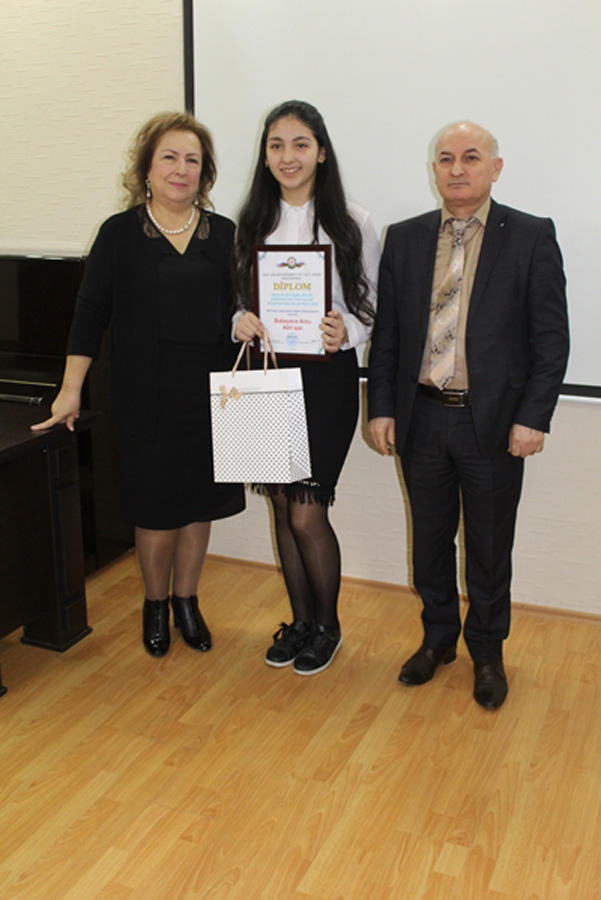 Molla Pənah Vaqifə həsr olunmuş müsabiqə qalibləri mükafatlandırılıb (FOTO)