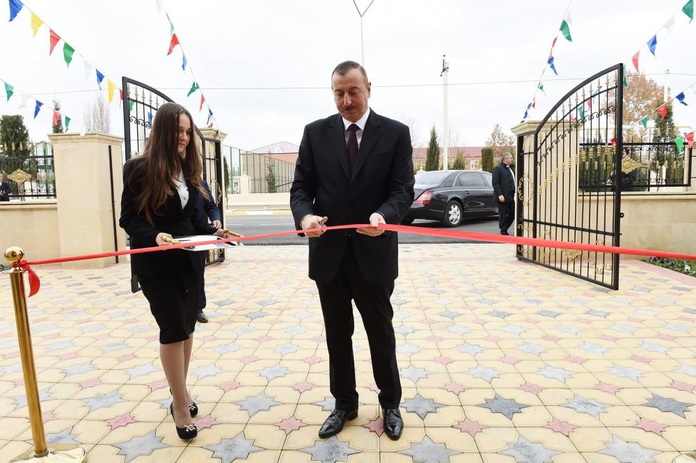 Prezident İlham Əliyev Heydər Əliyev Fondunun təşəbbüsü ilə Ağcabədidə inşa edilmiş körpələr evi–uşaq bağçasının açılışında iştirak edib (FOTO)