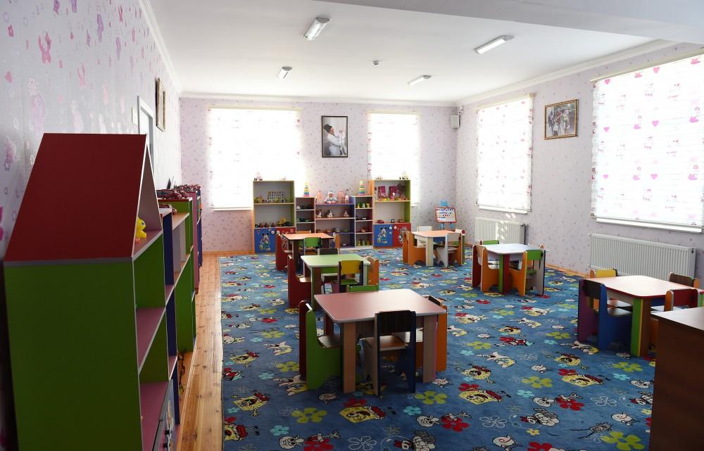 Prezident İlham Əliyev Heydər Əliyev Fondunun təşəbbüsü ilə Ağcabədidə inşa edilmiş körpələr evi–uşaq bağçasının açılışında iştirak edib (FOTO)