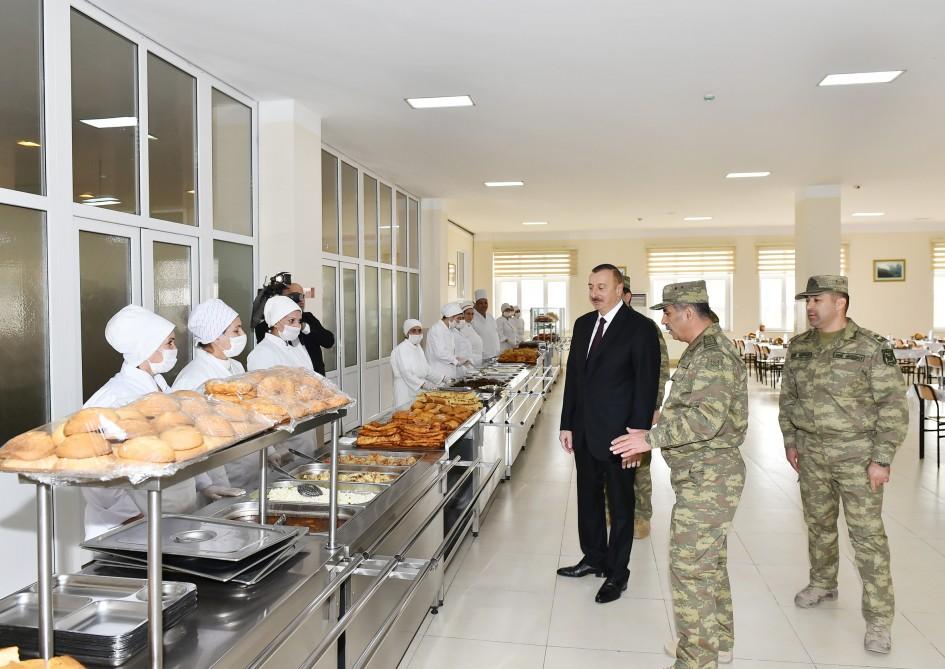 Ali Baş Komandan İlham Əliyev Ağcabədidə hərbi hissədə yaradılan şəraitlə tanış olub (FOTO)