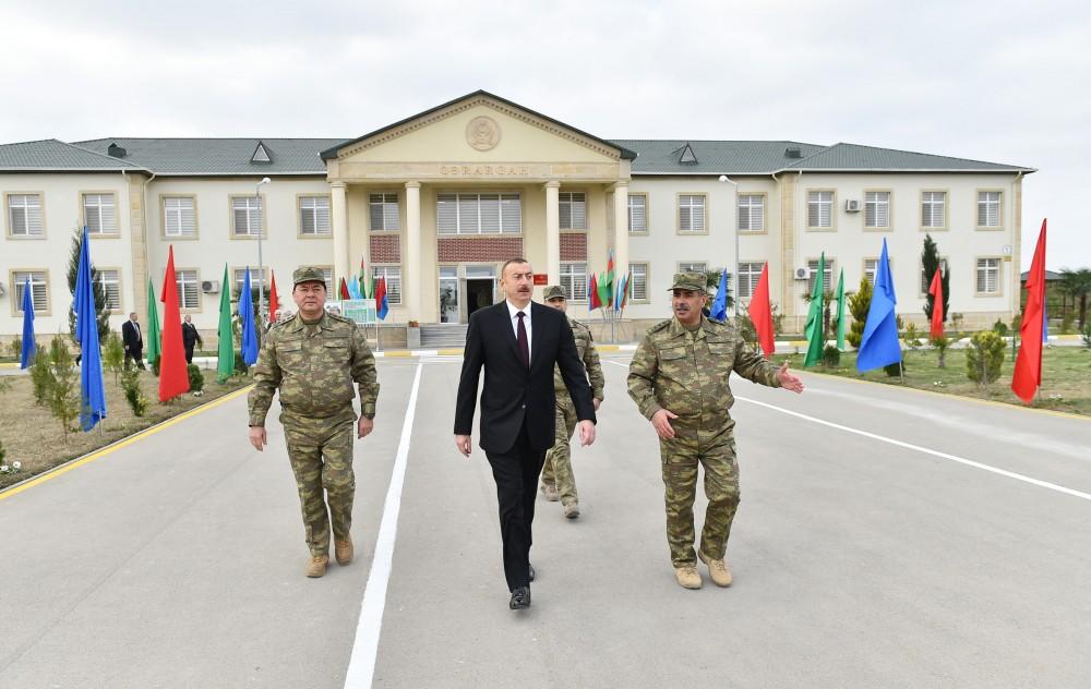 Ali Baş Komandan İlham Əliyev Ağcabədidə hərbi hissədə yaradılan şəraitlə tanış olub (FOTO)