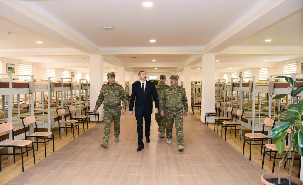 Ali Baş Komandan İlham Əliyev Ağcabədidə hərbi hissədə yaradılan şəraitlə tanış olub (FOTO)