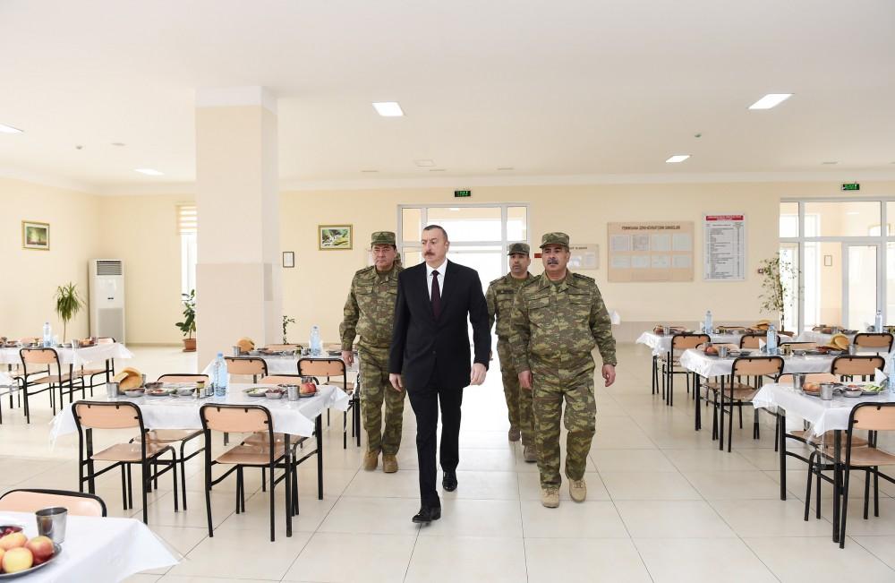 Ali Baş Komandan İlham Əliyev Ağcabədidə hərbi hissədə yaradılan şəraitlə tanış olub (FOTO)