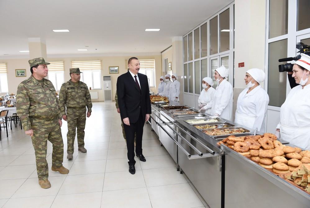 Ali Baş Komandan İlham Əliyev Ağcabədidə hərbi hissədə yaradılan şəraitlə tanış olub (FOTO)