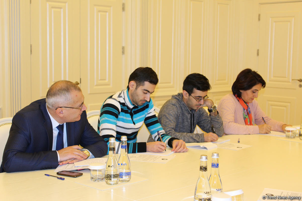 Əli Əhmədov: İcbari tibbi sığorta haqqının məbləği aşağı olacaq (FOTO)