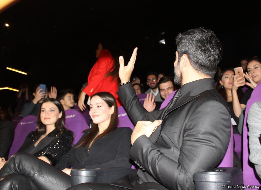 "Kardeşim benim 2" filminin təqdimatında Burak Özçivit də iştirak edib (FOTO)