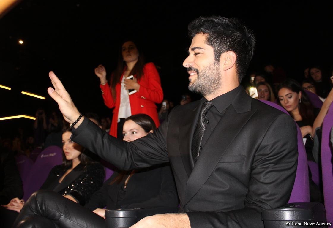 "Kardeşim benim 2" filminin təqdimatında Burak Özçivit də iştirak edib (FOTO)