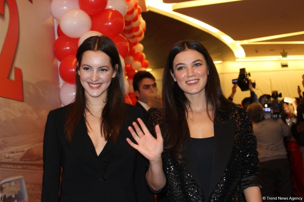 "Kardeşim benim 2" filminin təqdimatında Burak Özçivit də iştirak edib (FOTO)