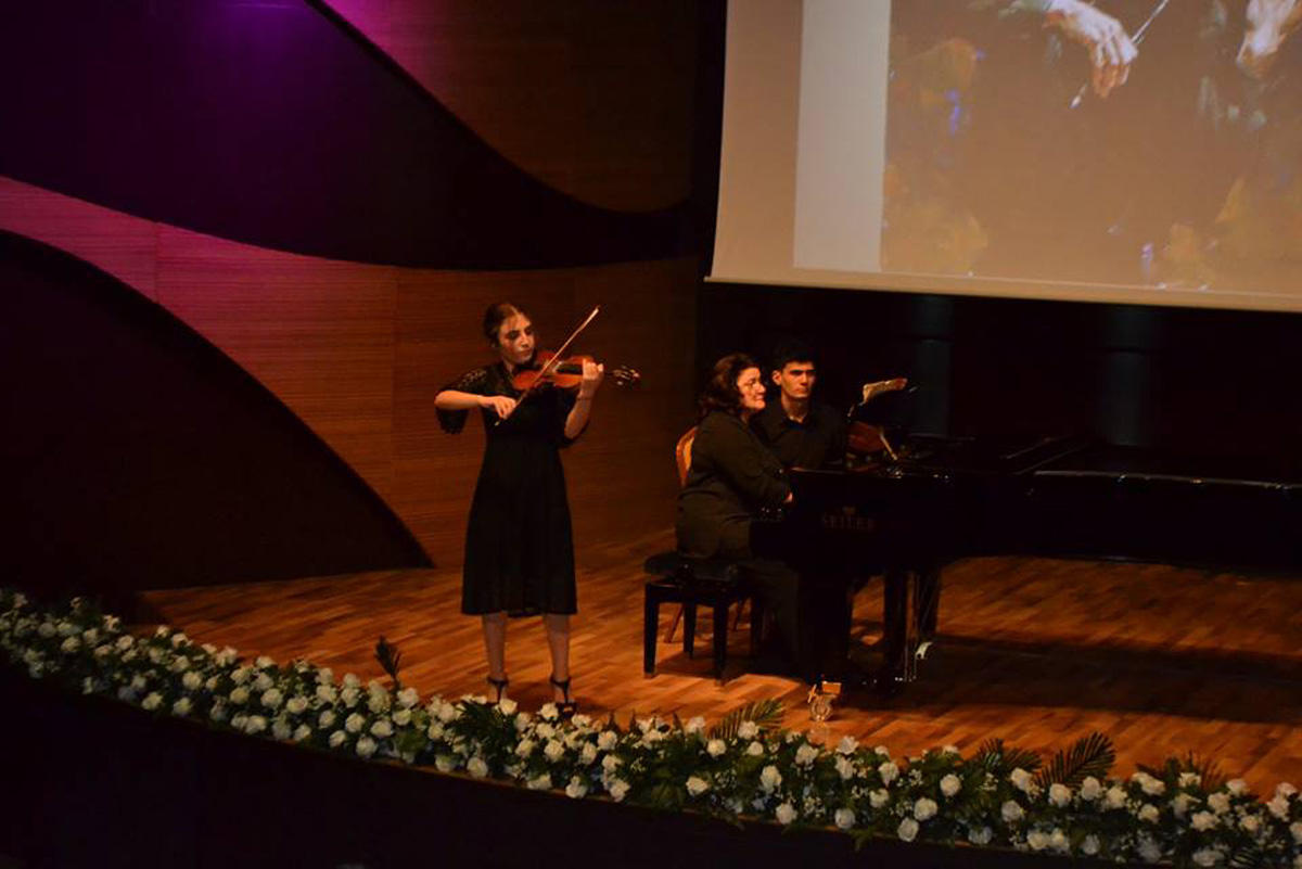 Beynəlxalq Muğam Mərkəzində "Klassik musiqi axşamı" adlı konsert keçirilib (FOTO)