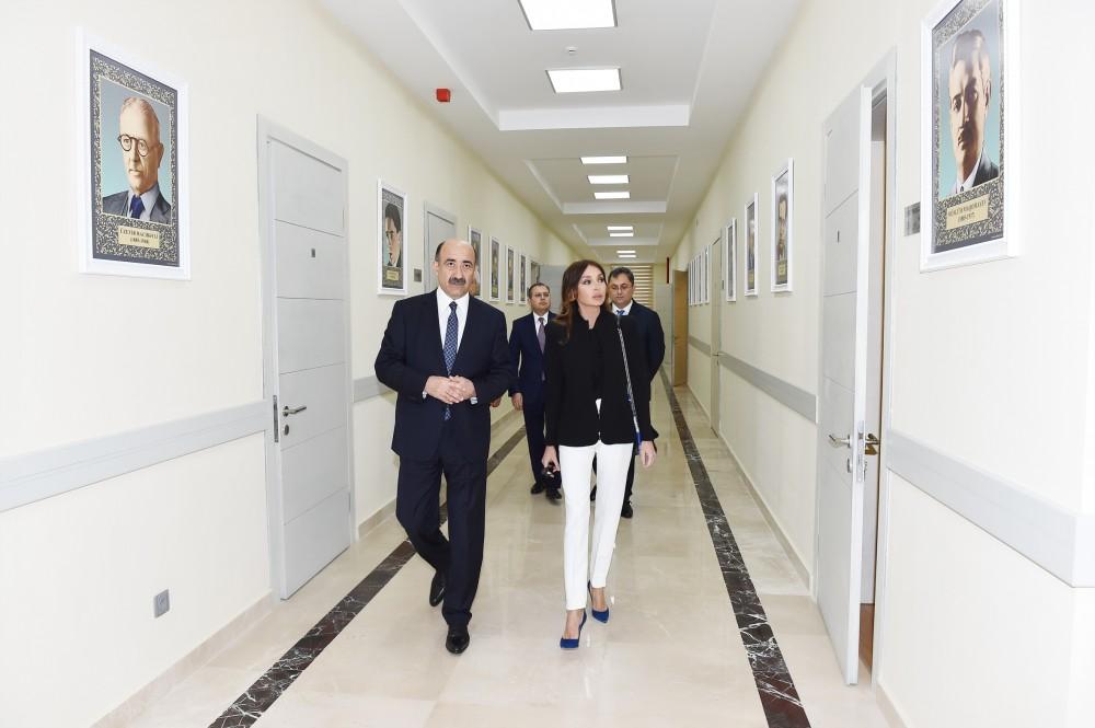 Birinci vitse-prezident Mehriban Əliyeva Rostropoviçlər adına Musiqi Məktəbinin yeni binasının açılışında iştirak edib (FOTO)