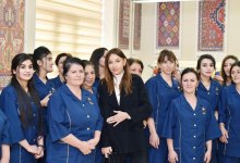 Prezident İlham Əliyev: Azərbaycanın müxtəlif yerlərində əlavə on xalça fabriki açılacaq (YENİLƏNİB) (FOTO)